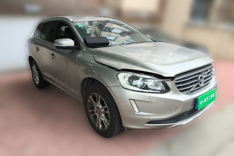 Used Volvo XC60 2015 T5 Smart Upgrade Model Front Right 45 Deg