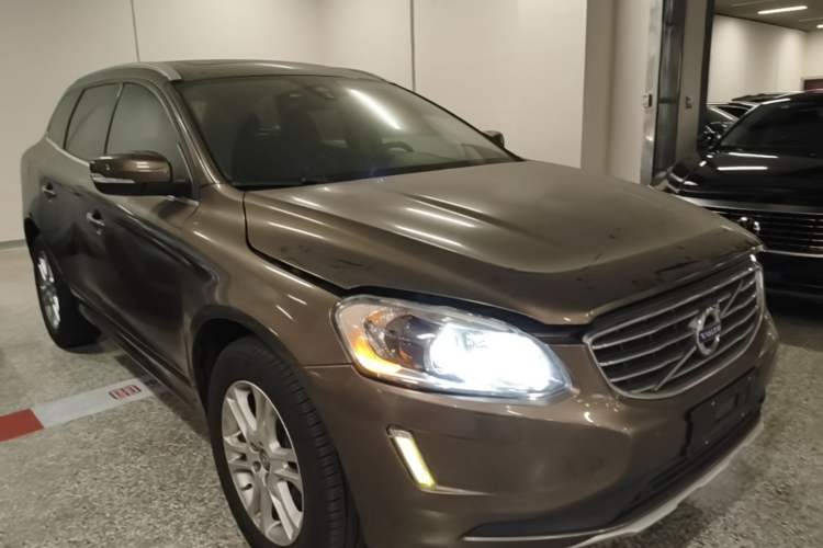 Used Volvo XC60 2015 T5 Smart Upgrade Model Front Right 45 Deg