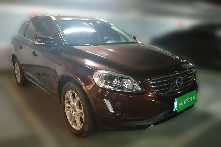 Used Volvo XC60 2015 T5 Smart Upgrade Model Front Right 45 Deg