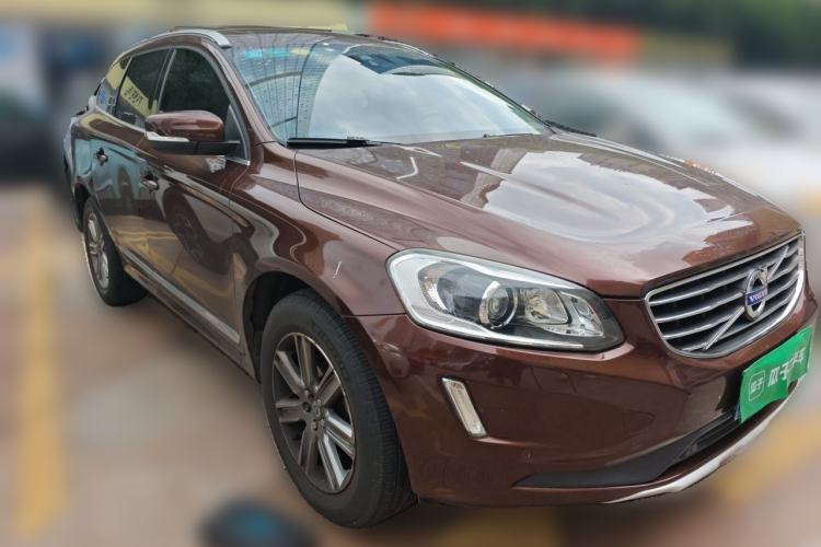 Used Volvo XC60 2015 T5 Smart Upgrade Model Front Right 45 Deg