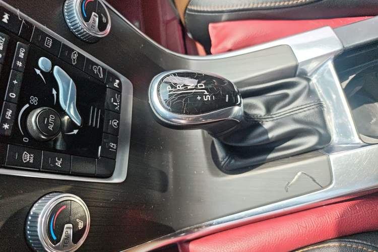 Used Volvo XC60 2015 T5 AWD Zhiyuan Edition Gear Lever