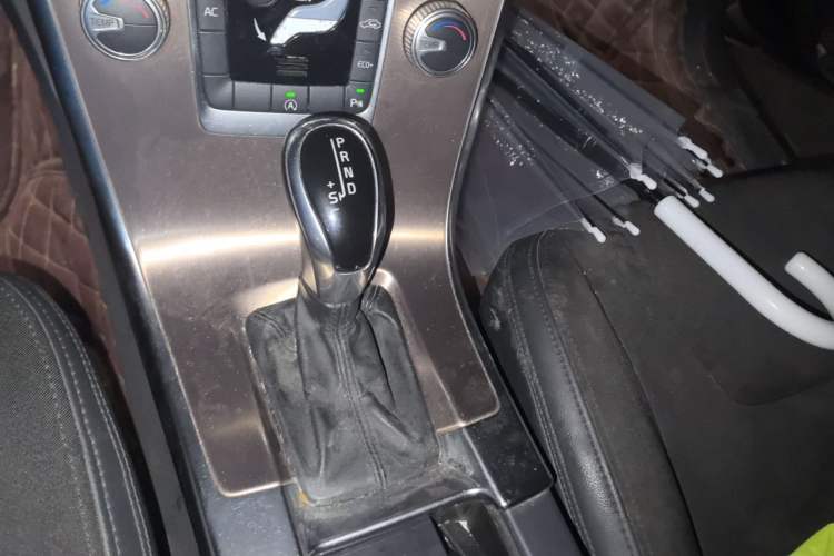 Used Volvo XC60 2015 T5 Smart Edition Gear Lever