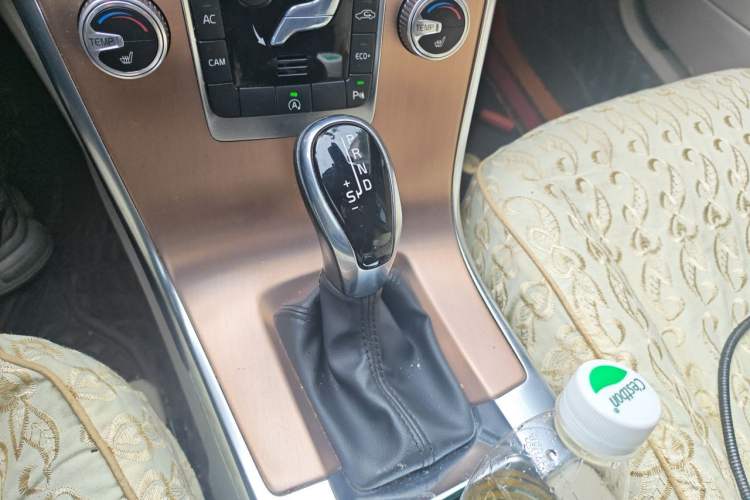 Used Volvo XC60 2015 T5 Smart Upgrade Model Gear Lever