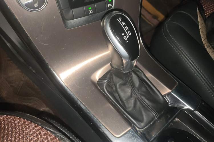 Used Volvo XC60 2015 T5 Smart Upgrade Model Gear Lever
