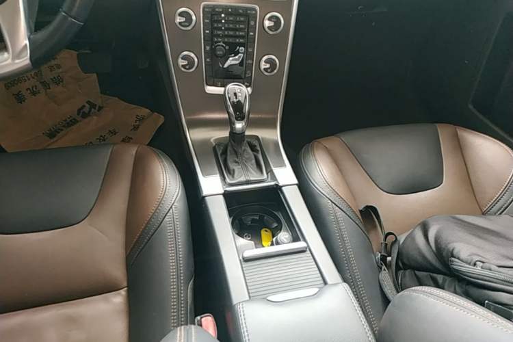 Used Volvo XC60 2015 T5 AWD Zhiyuan Edition Gear Lever