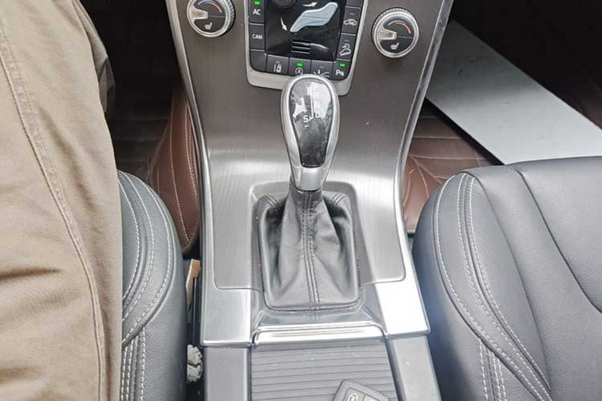 Used Volvo XC60 2015 T5 AWD Smart Drive Edition Gear Lever