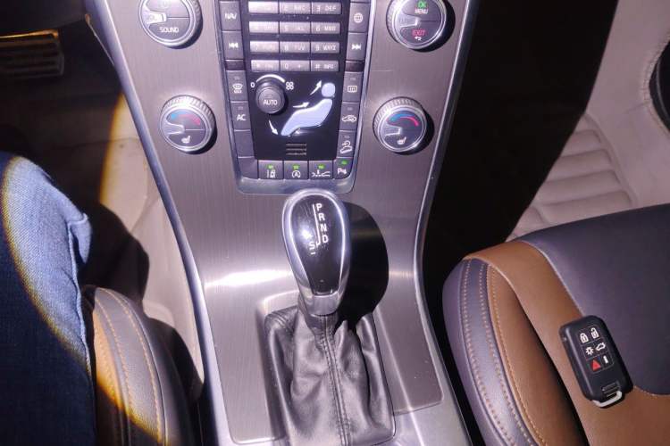 Used Volvo XC60 2015 T5 AWD Zhiyuan Edition Gear Lever