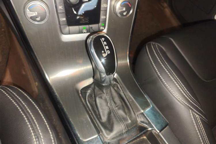 Used Volvo XC60 2015 T5 Smart Upgrade Model Gear Lever