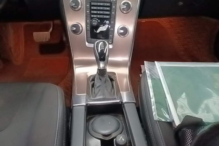 Used Volvo XC60 2015 T5 Smart Edition Gear Lever