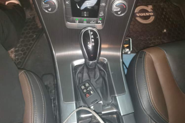 Used Volvo XC60 2015 T5 AWD Zhiyuan Edition Gear Lever