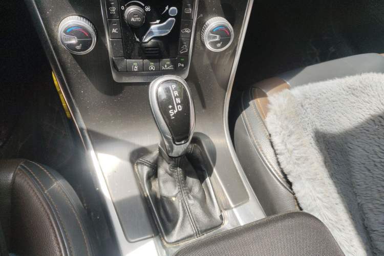 Used Volvo XC60 2015 T5 AWD Zhiyuan Edition Gear Lever