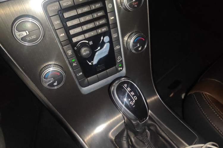 Used Volvo XC60 2015 T6 Zhiyi Edition Gear Lever