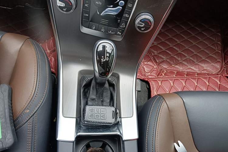 Used Volvo XC60 2015 T5 AWD Smart Drive Edition Gear Lever