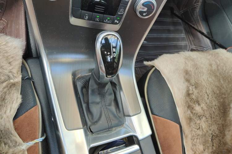 Used Volvo XC60 2015 T5 AWD Zhiyuan Edition Gear Lever