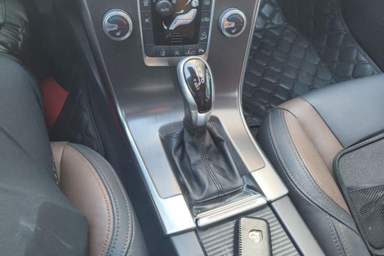 Used Volvo XC60 2015 T5 AWD Zhiyuan Edition Gear Lever