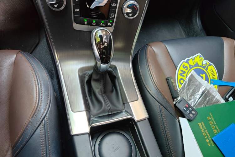 Used Volvo XC60 2015 T5 AWD Zhiyuan Edition Gear Lever
