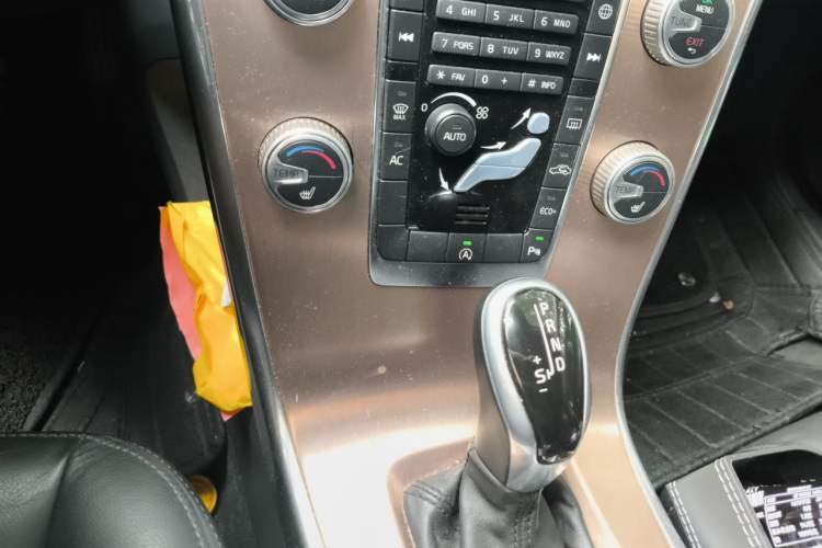 Used Volvo XC60 2015 T5 Smart Upgrade Model Gear Lever