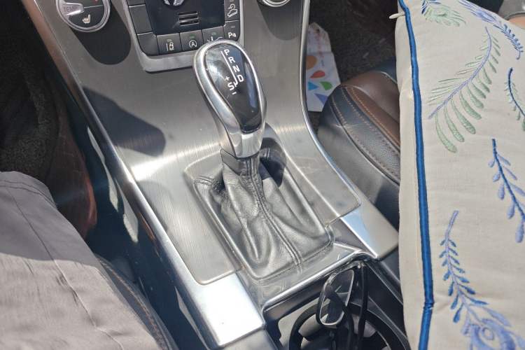 Used Volvo XC60 2015 T5 AWD Zhiyuan Edition Gear Lever
