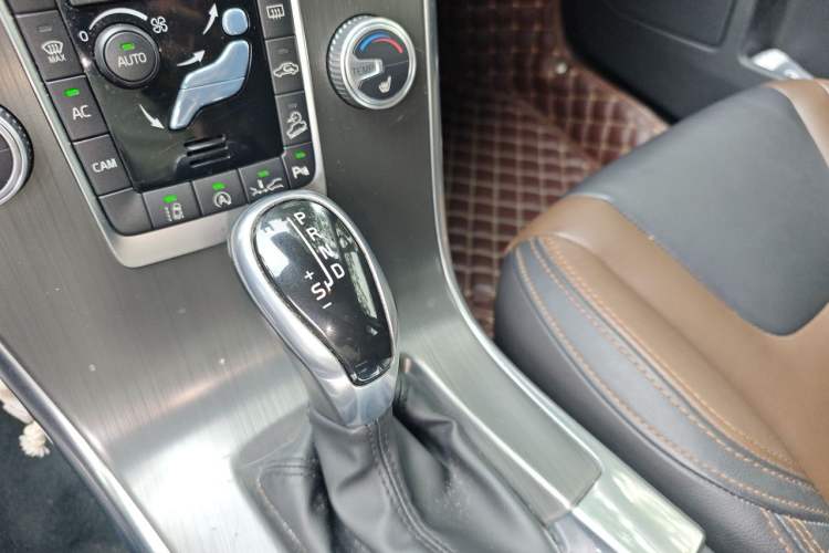 Used Volvo XC60 2015 T5 AWD Zhiyuan Edition Gear Lever