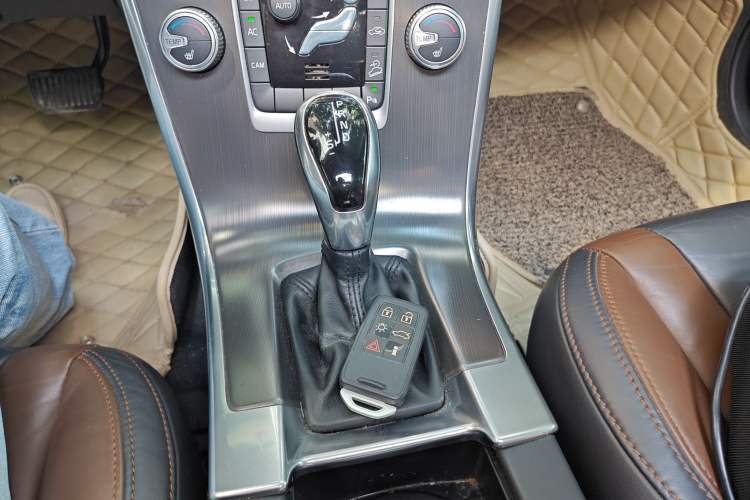 Used Volvo XC60 2015 T6 Zhiyi Edition Gear Lever