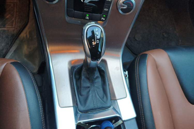 Used Volvo XC60 2015 T5 Smart Edition Gear Lever