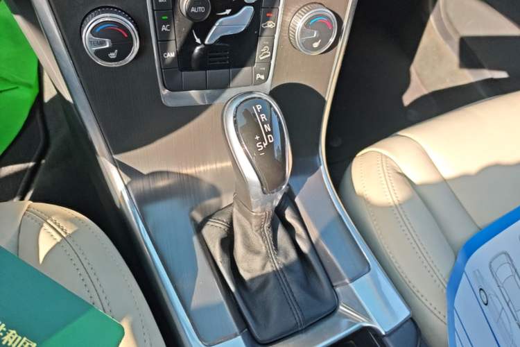 Used Volvo XC60 2015 T6 Zhiyi Edition Gear Lever