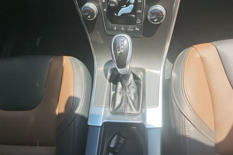 Used Volvo XC60 2015 T5 AWD Zhiyuan Edition Gear Lever