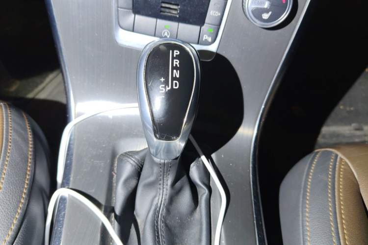 Used Volvo XC60 2015 T5 Smart Upgrade Model Gear Lever