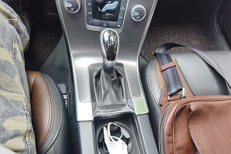 Used Volvo XC60 2015 T5 Smart Upgrade Model Gear Lever