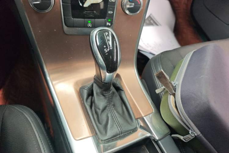 Used Volvo XC60 2015 T5 Smart Edition Gear Lever