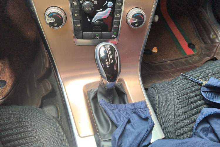 Used Volvo XC60 2015 T5 Smart Upgrade Model Gear Lever