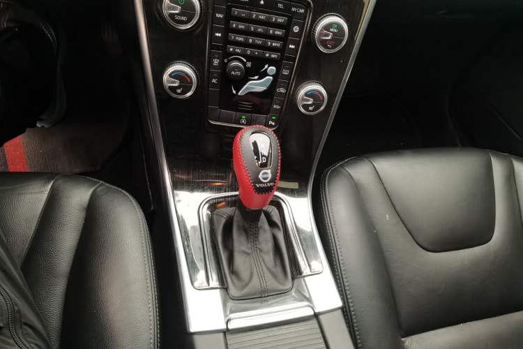 Used Volvo XC60 2015 T5 Smart Upgrade Model Gear Lever