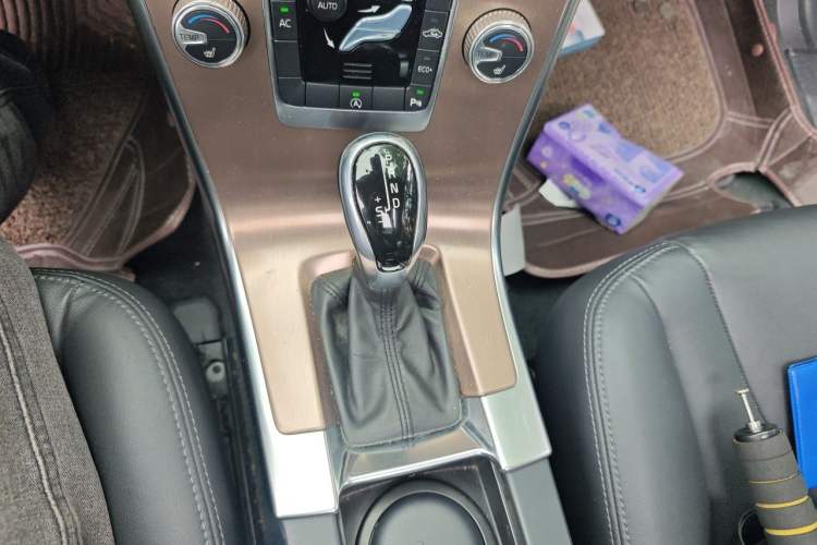 Used Volvo XC60 2015 T5 Smart Upgrade Model Gear Lever