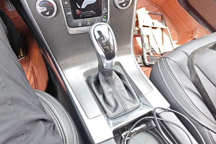 Used Volvo XC60 2015 T5 AWD Smart Drive Edition Gear Lever