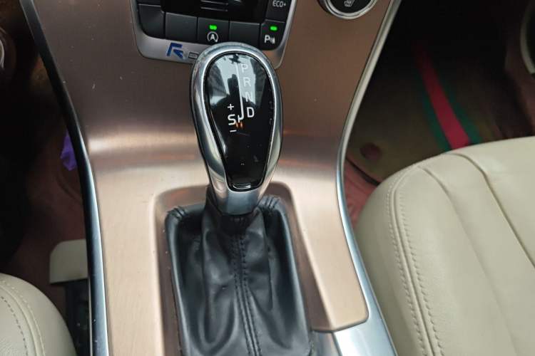 Used Volvo XC60 2015 T5 Smart Upgrade Model Gear Lever