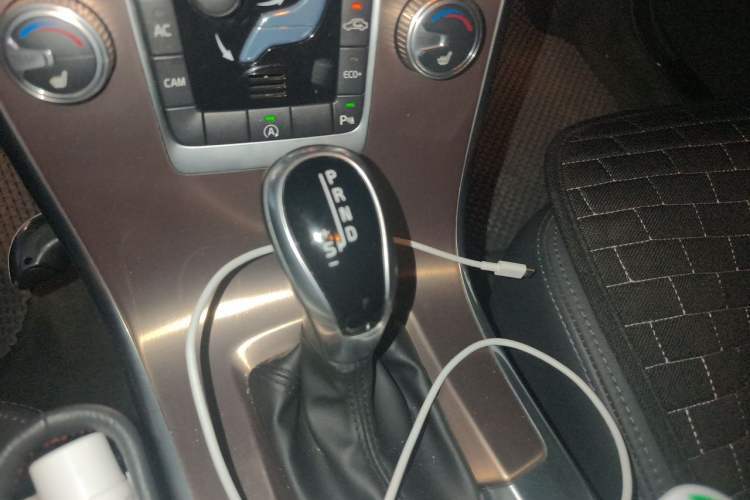 Used Volvo XC60 2015 T5 Smart Upgrade Model Gear Lever