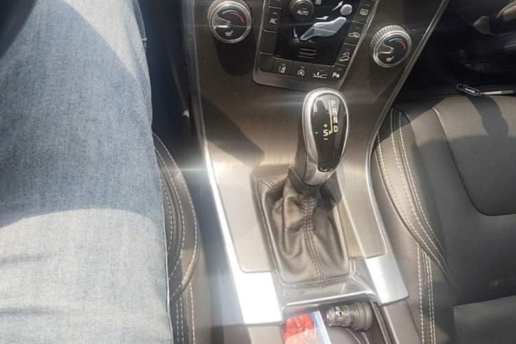 Used Volvo XC60 2015 T5 AWD Zhiyuan Edition Gear Lever
