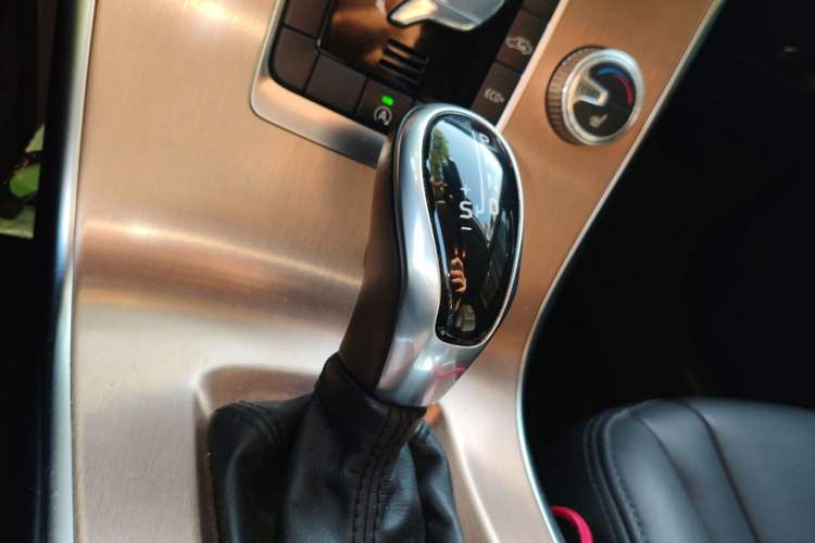 Used Volvo XC60 2015 T5 Smart Upgrade Model Gear Lever