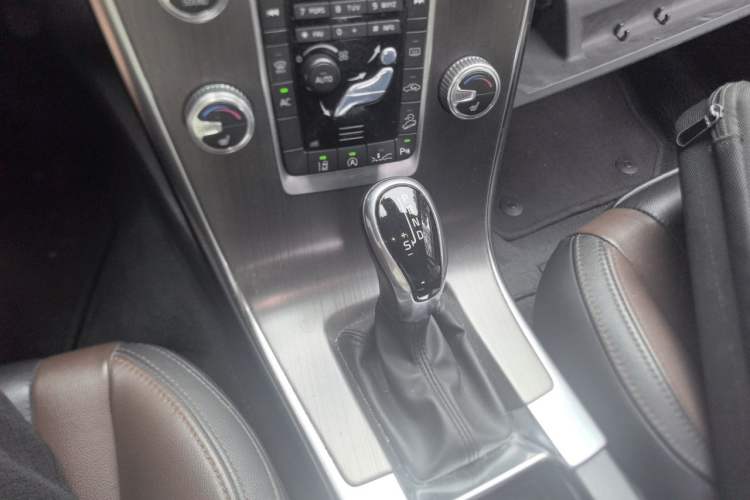 Used Volvo XC60 2015 T5 AWD Zhiyuan Edition Gear Lever