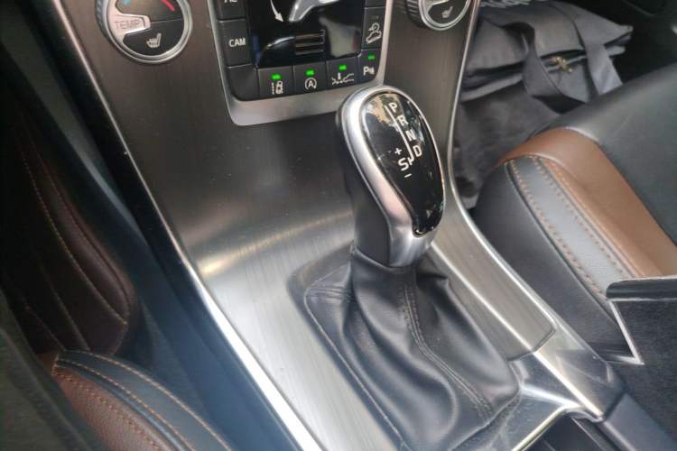 Used Volvo XC60 2015 T5 AWD Smart Drive Edition Gear Lever