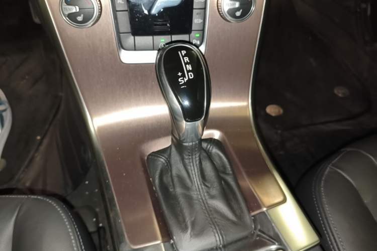 Used Volvo XC60 2015 T5 Smart Upgrade Model Gear Lever