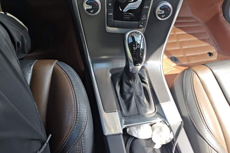 Used Volvo XC60 2015 T6 Zhiyi Edition Gear Lever