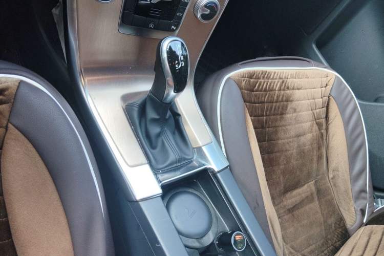 Used Volvo XC60 2015 T5 Smart Edition Gear Lever