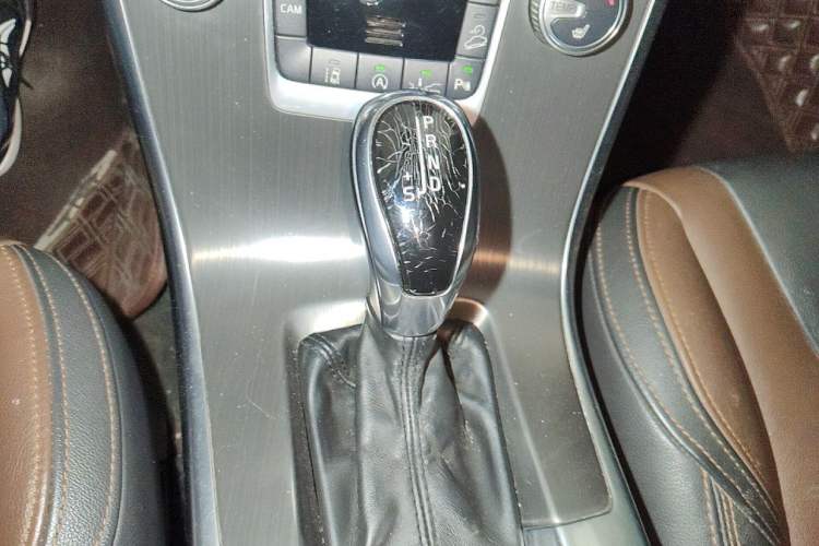 Used Volvo XC60 2015 T5 AWD Smart Drive Edition Gear Lever