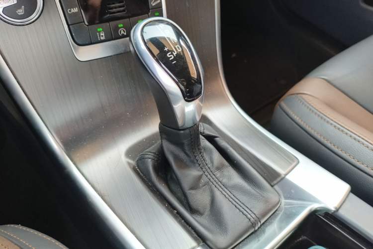 Used Volvo XC60 2015 T5 AWD Smart Drive Edition Gear Lever