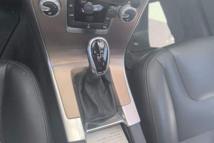 Used Volvo XC60 2015 T5 Smart Upgrade Model Gear Lever