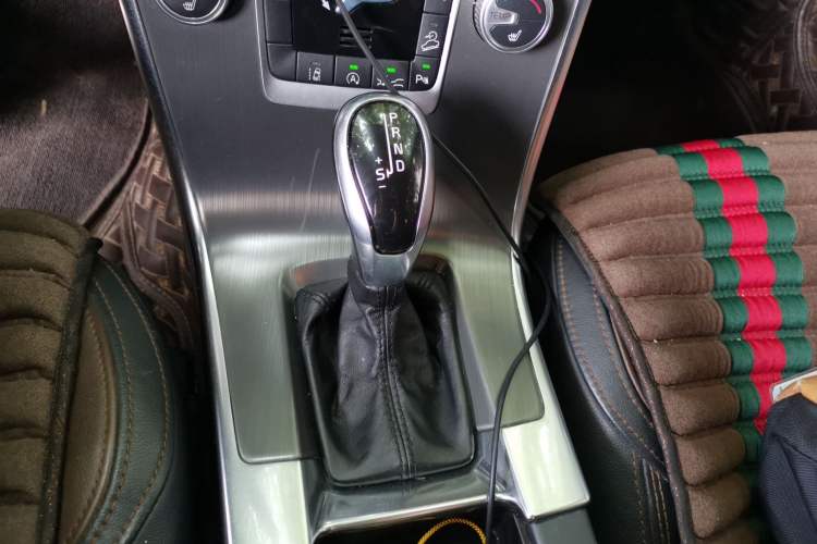 Used Volvo XC60 2015 T5 AWD Zhiyuan Edition Gear Lever