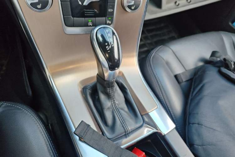 Used Volvo XC60 2015 T5 Smart Upgrade Model Gear Lever