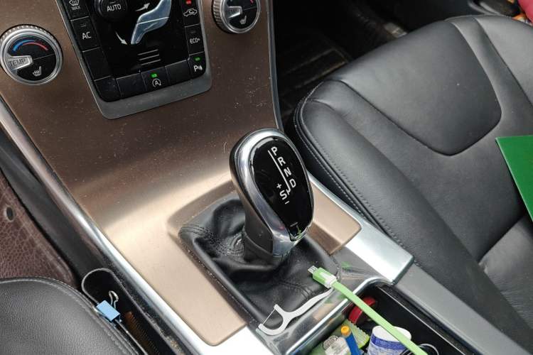 Used Volvo XC60 2015 T5 Smart Upgrade Model Gear Lever