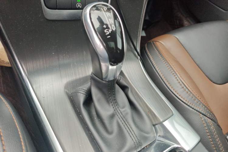 Used Volvo XC60 2015 T5 Smart Upgrade Model Gear Lever